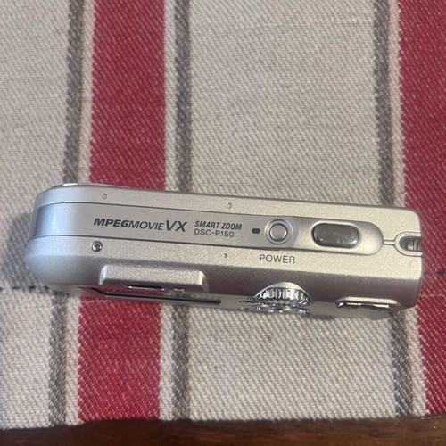 Sony camera 7.2 megapixels like new, silver
