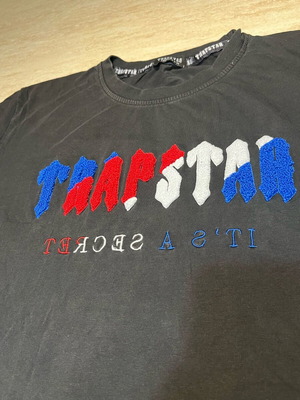 TRAPSTAR T-shirt like new, size Large, black
