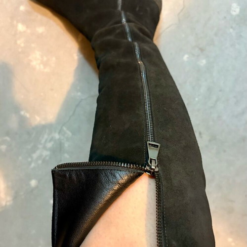 Black boots size 38 like new, leather and suede