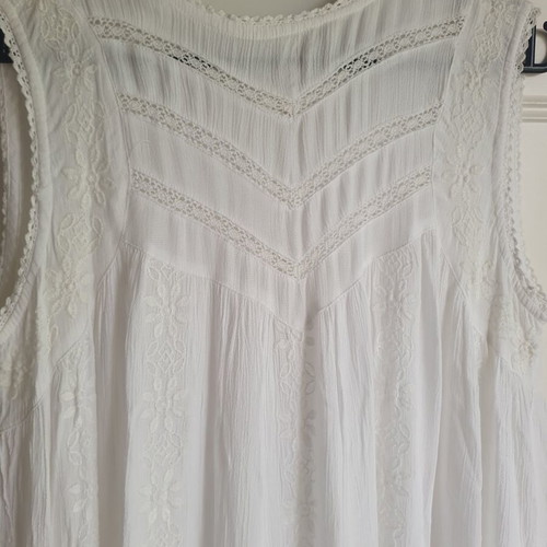 Attrattivo embroidered tunic shirt medium white like new