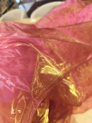 Iridescent red and green fabric like new, 20 meters