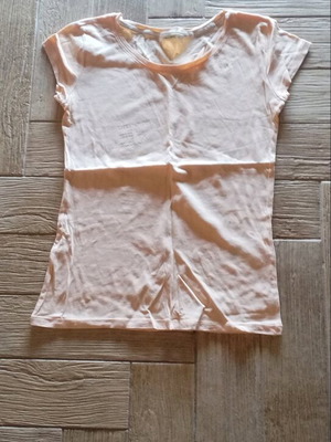 Women's short-sleeve t-shirt like new