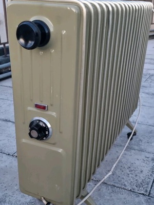 Ηλεκτρικό καλοριφέρ λαδιού Triderm μεταχειρισμένο, vintage industrial