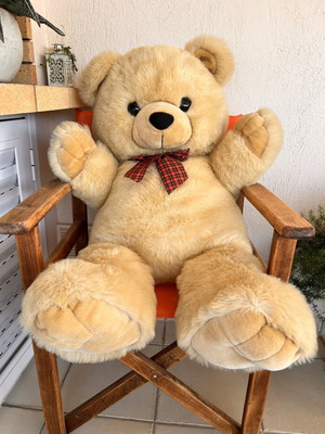 Giant teddy bear with checkered bow, like new