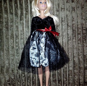 Φόρεμα χειμωνιάτικο και μαύρες γόβες για κούκλα περίπου 30 εκ.