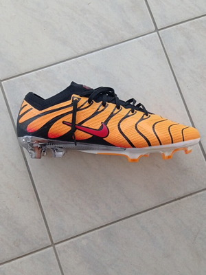 Nike Mercurial Vapor 15 x Air Max PlusFG Low-Top Football Boot