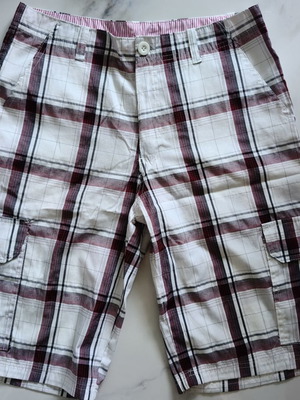 Men's Bermuda shorts like new, size M