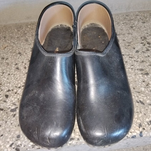 Classic black Scandinavian Dutch style clogs with closed heel, size 38
