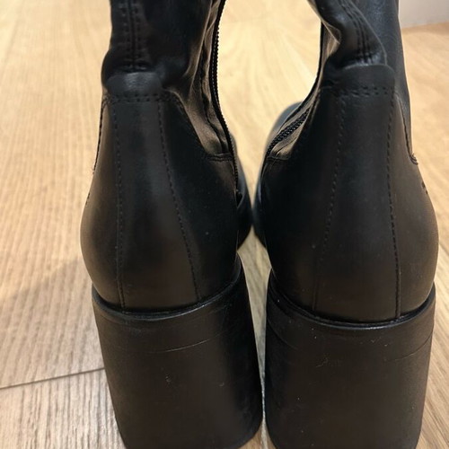 Vagabond black boots like new, size 39