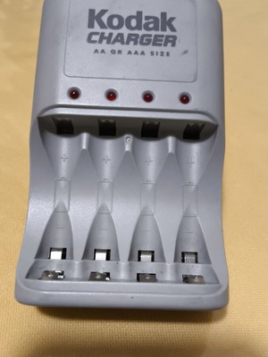 Kodak battery charger used for 4 AA or AAA batteries