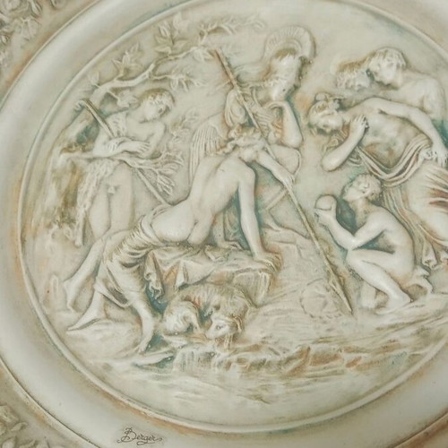 Decorative plate with ancient design like new, base from Italy