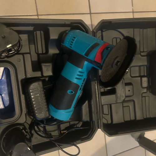 Trocker wheel like new with two batteries charger and cutting discs