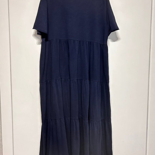Dress blue navy with open neckline and ruffles like new