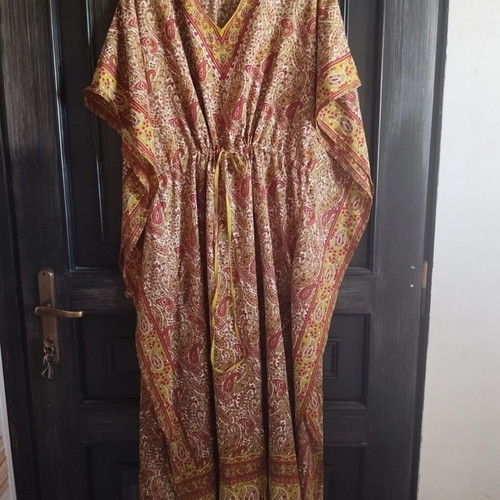Kaftan with paisley pattern