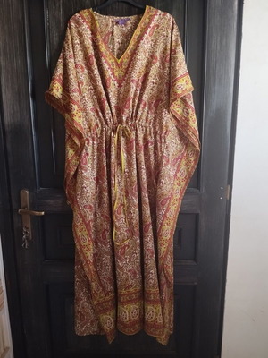Kaftan with paisley pattern