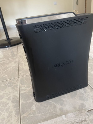 Xbox 360 120GB console with 2 controllers and power adapter