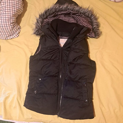 Black vest with double zipper and hood like new