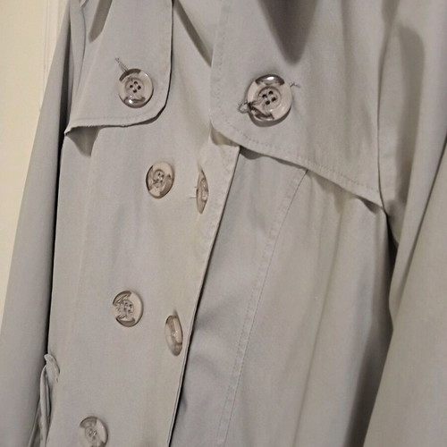 Women's short gray trench coat like new, size L/M