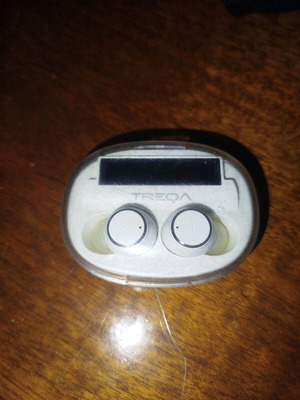 Earbuds used with functional left and problematic right Bluetooth
