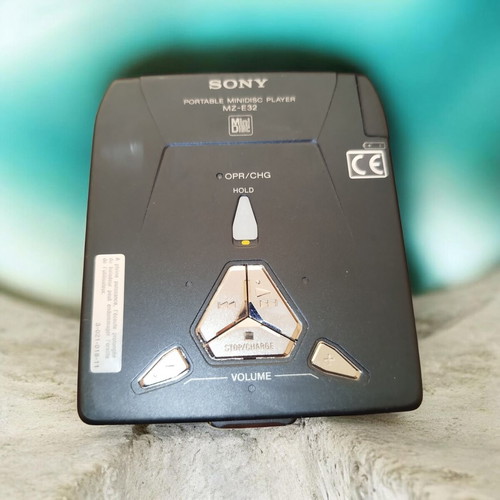 Sony MZ-E32 MiniDisc Player, portable MD Walkman, matte black, mega bass