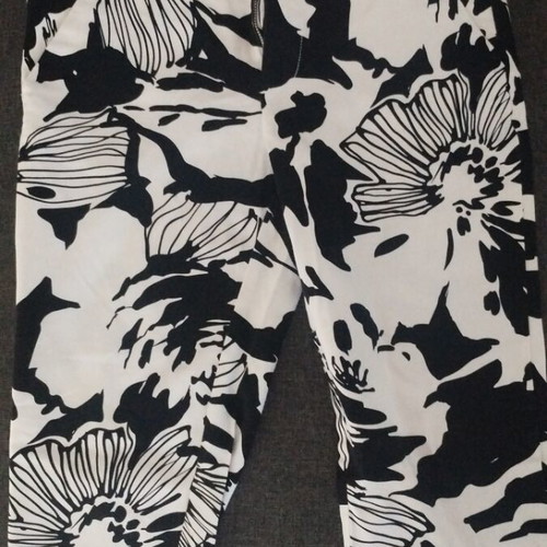 Sarah Lawrence women's pants like new, black and white, size M