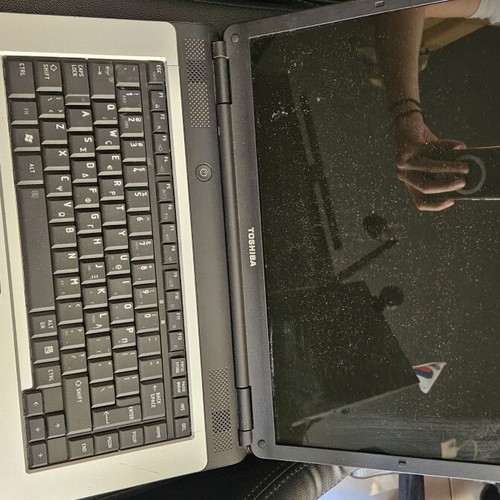 Vintage Toshiba Satellite L300 and LG F1 laptops used for repair or parts