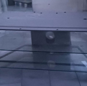 Μεταλλικό τραπέζι τηλεόρασης ή ηχοσυστημάτων