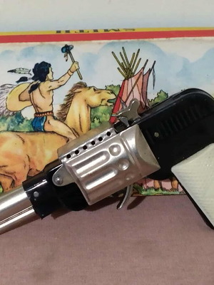 Lux toy gun new with nice box Smith 007