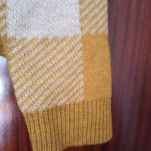 Primark pullover size medium like new, mustard and white