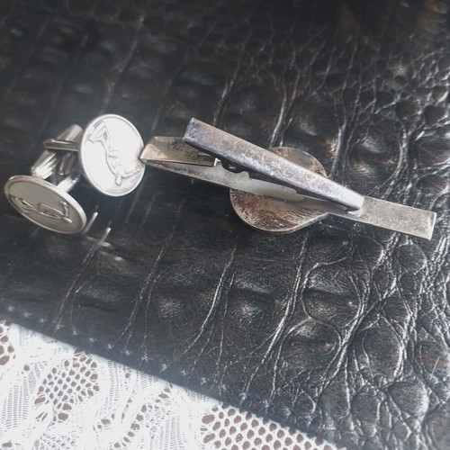 Set of cufflinks and tie clip with Discobolus of Myron theme like new