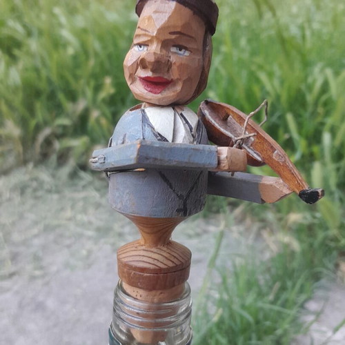 Anri Vine Brandy Whiskey Bottle Stopper hand carved, animated, used