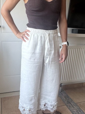 Linen pants Zini like new with embroidery and 3D flowers