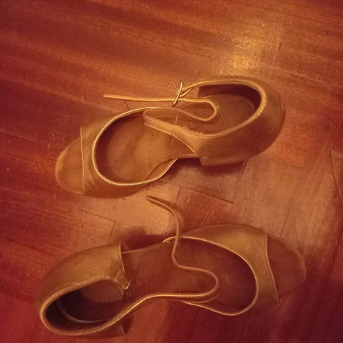 Dance Naturals dance shoes like new, leather, size 35, gold