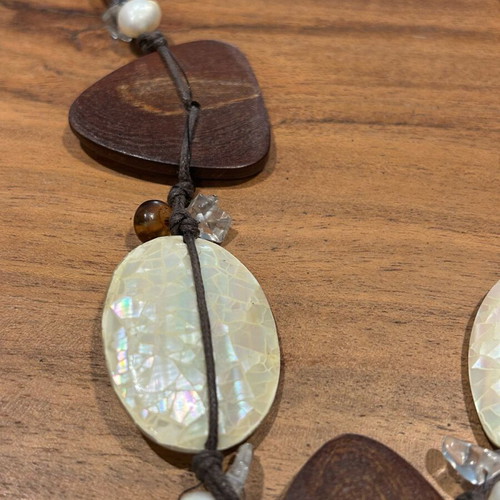 Long necklace with beads and wooden details new