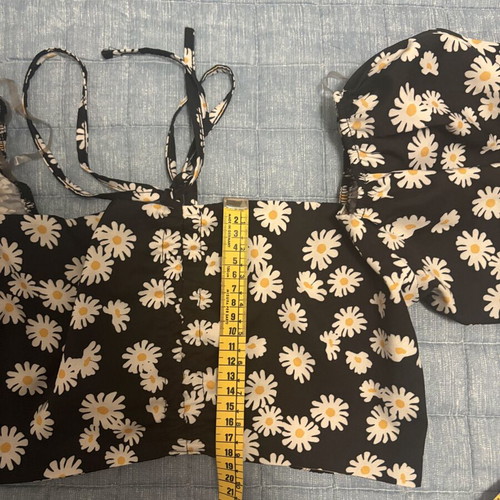 Floral Off-Shoulder Crop Top with Daisies, Small