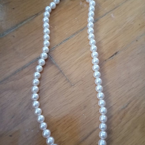 Fo pearl necklace, single strand, vintage style