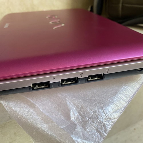 Sony VAIO Netbook VPCM12M1E new, pink/fuchsia with premium carrying case