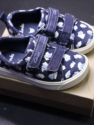 Clarks City Bright T toddler shoes size 22 like new with box