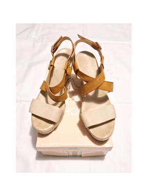 Celebrity shoes platforms used, beige, size 39 with damage