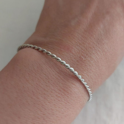 Bracelet from stainless steel like new, thin and light, silver color