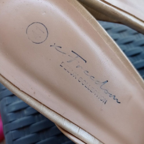 X Freedom Delux Collection women's mules beige crocodile pattern size 40 like new