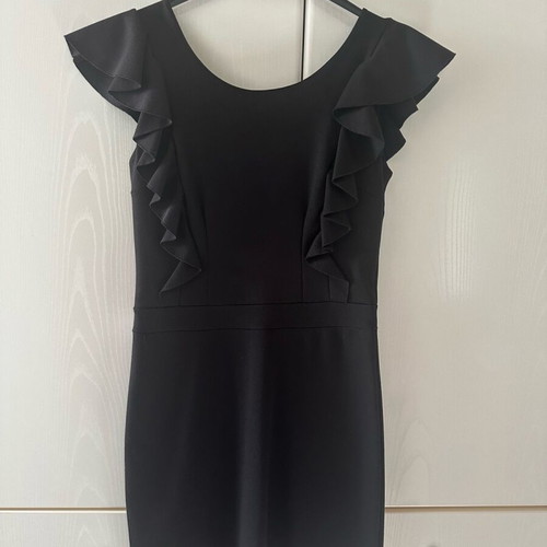 Black dress with structured fabric like new, ruffles and back V, size M