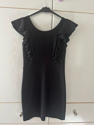 Black dress with structured fabric like new, ruffles and back V, size M