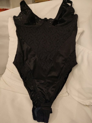 Women's lace bodysuit black, like new, size S