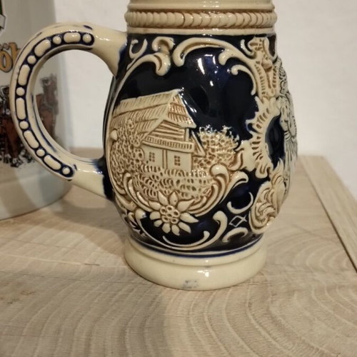 Set of 2 collectible ceramic beer mugs like new