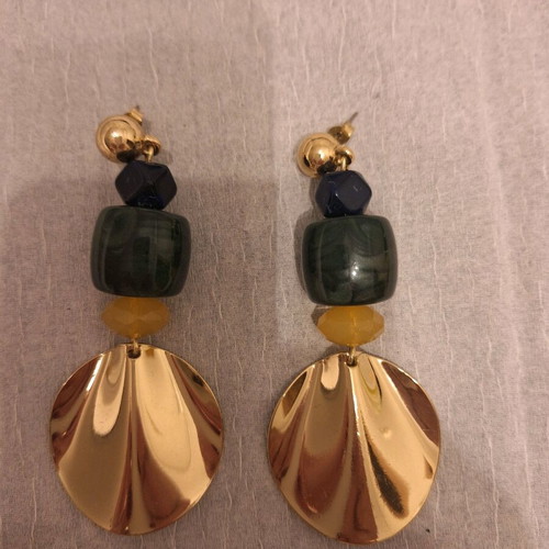 Long earrings like new with 3 beads