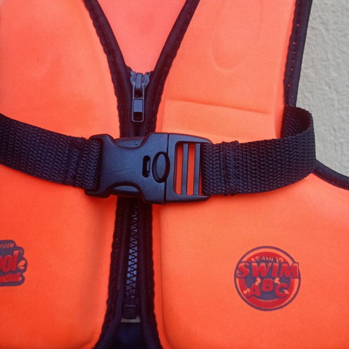 Swimming vest life jacket