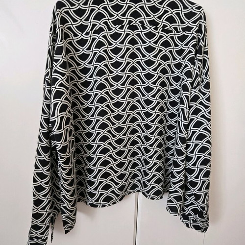 Oversized Namaste shirt like new, black and white, viscose, size S