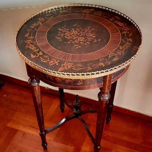 Vintage 1960 Victorian Style Side Table like new