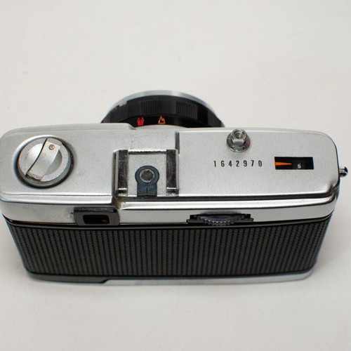 Olympus Trip 35 analog camera with original case